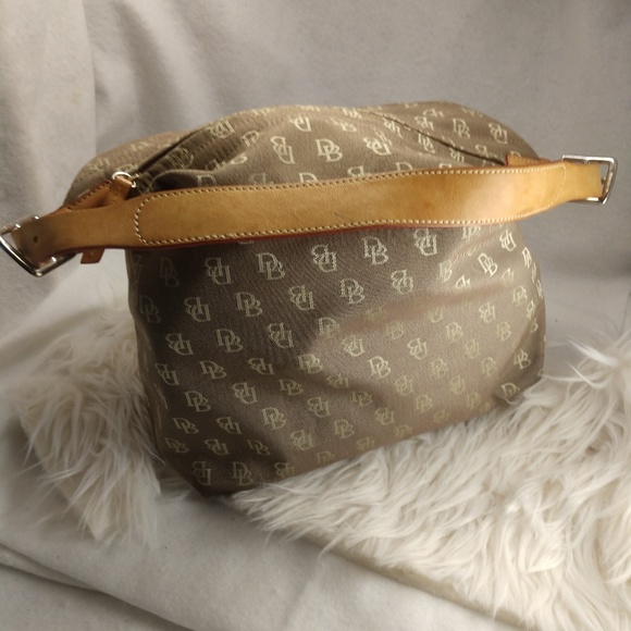 Dooney & Bourke Handbags - Authentic hobo Dooney & Bourke purse handbag